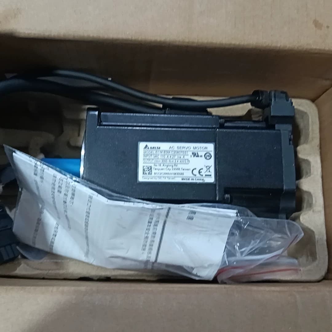 100% nuevo, original y genuino, servomotor Delta ECM-B3M-C20807SS1, convertidores de frecuencia