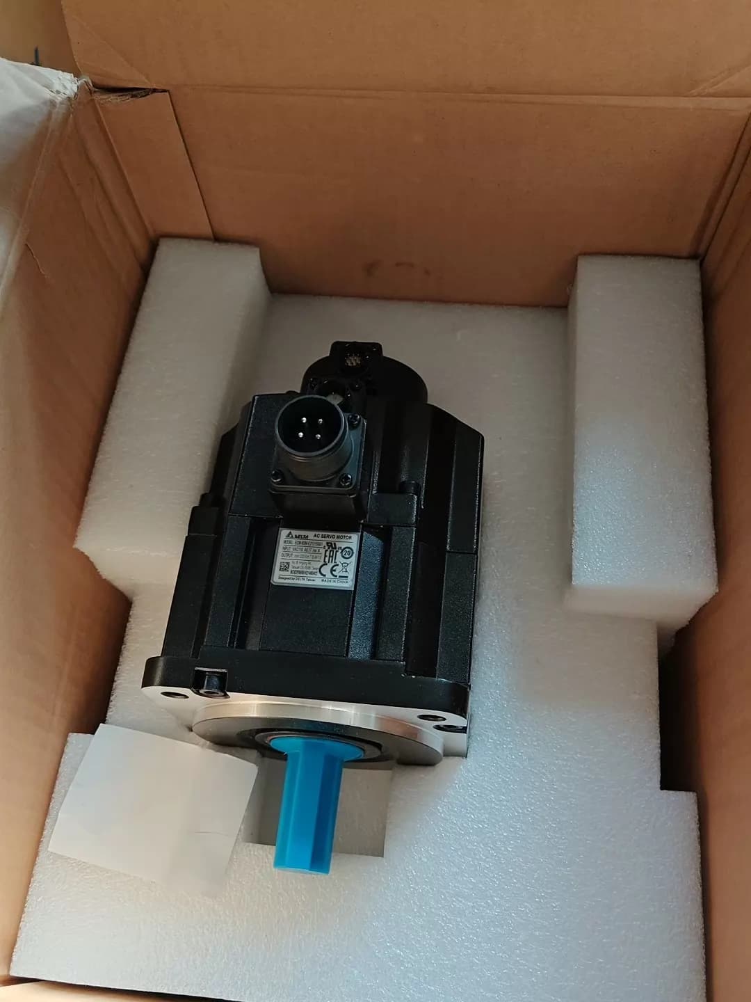 100% nuevo, original y genuino, servomotor Delta ECM-B3M-E21315SS1, convertidores de frecuencia