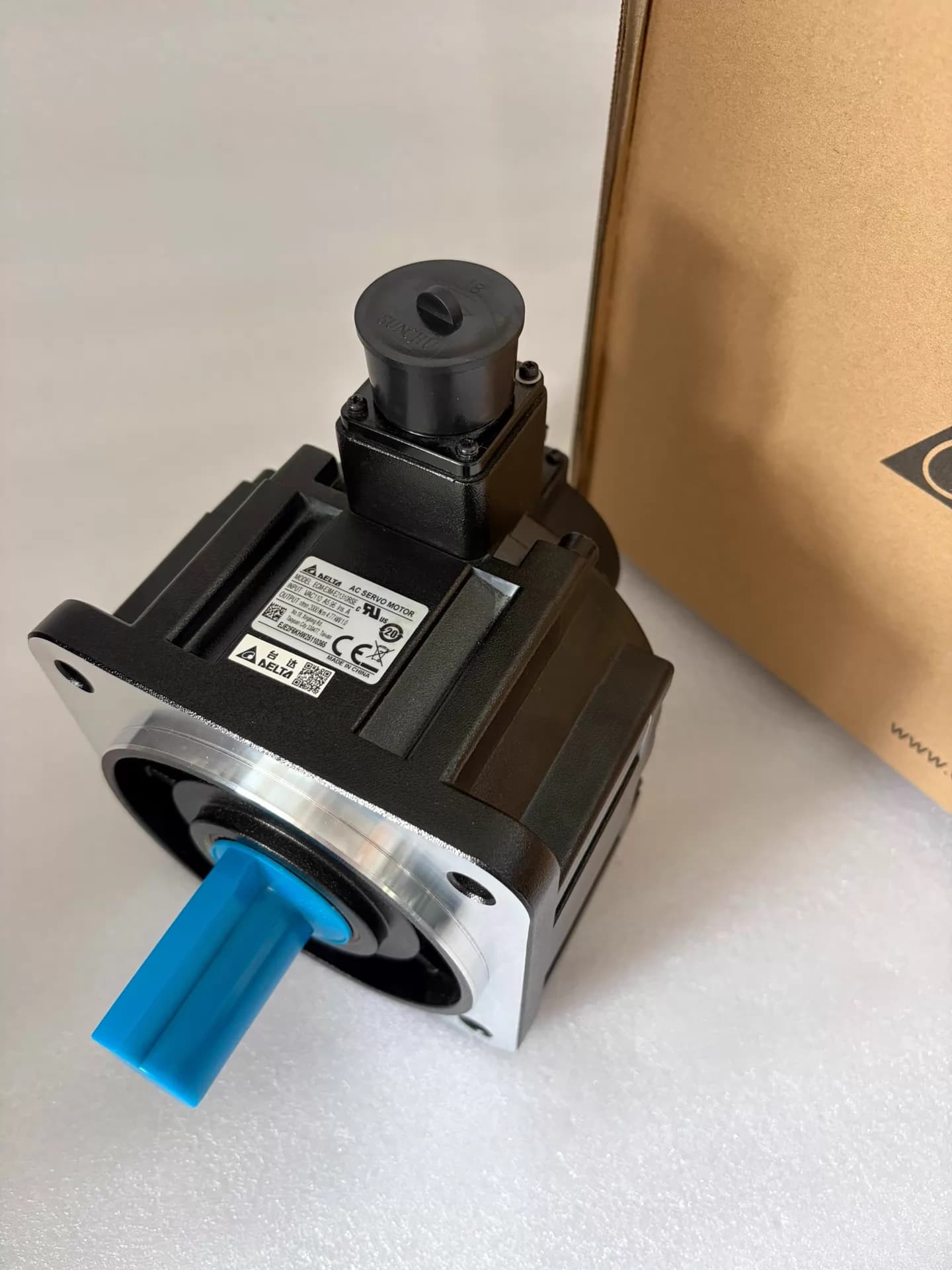 100% nuevo, original y genuino, servomotor Delta ECM-E3M-E21310RSE, convertidores de frecuencia