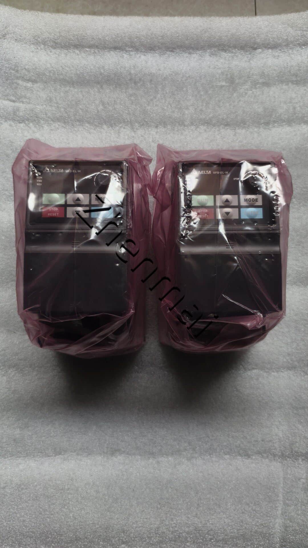 100% nuevo, original y genuino, convertidor de frecuencia Delta VFD007EL21W, servomotor