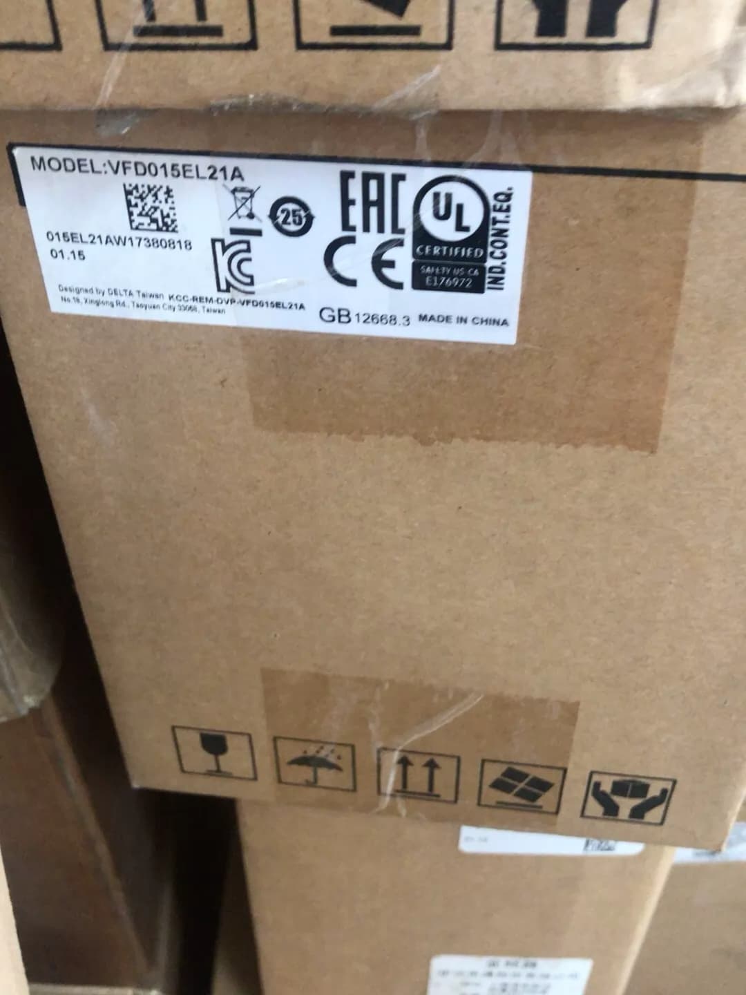 100% nuevo, original y genuino, convertidor de frecuencia Delta VFD015EL21A, servomotor