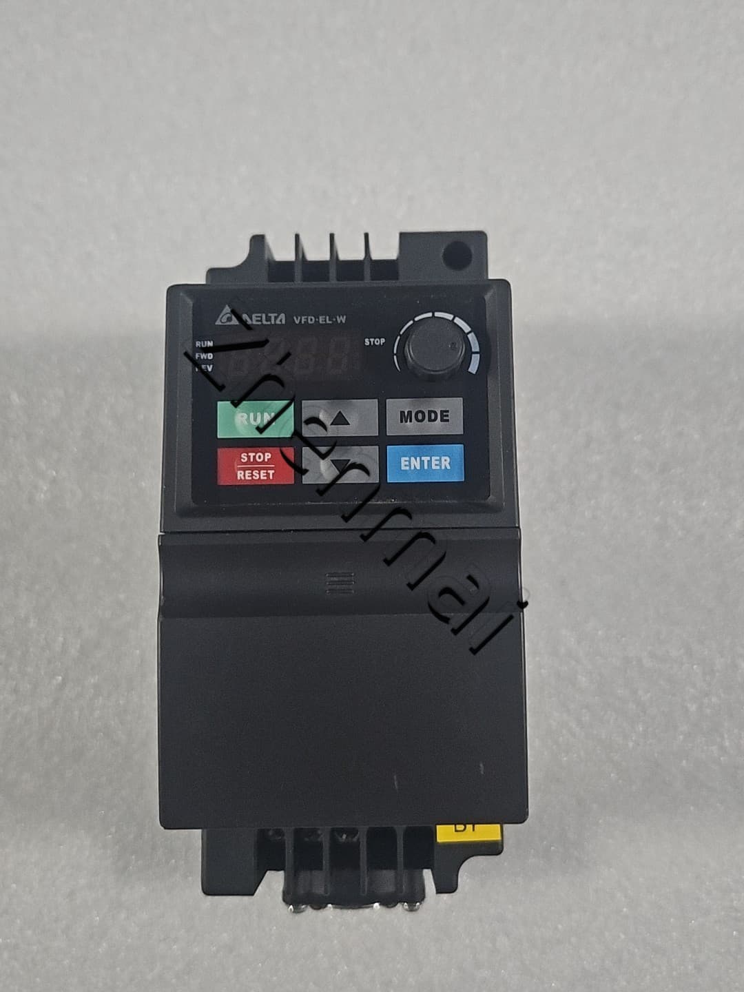 100% nuevo, original y genuino, servomotor Delta VFD015EL43W, convertidores de frecuencia
