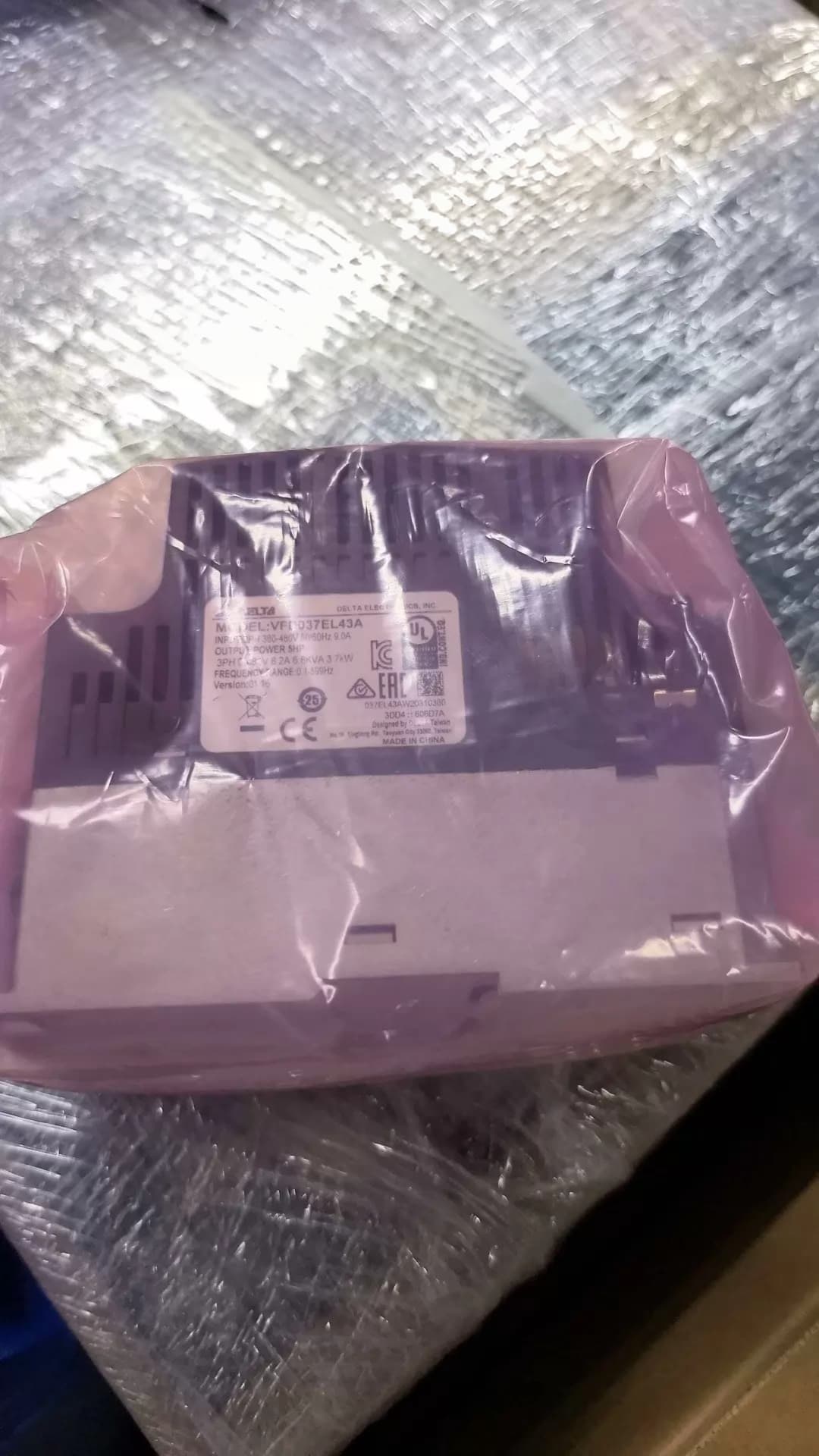 100% nuevo, original y genuino, servomotor Delta VFD037EL43A, convertidores de frecuencia