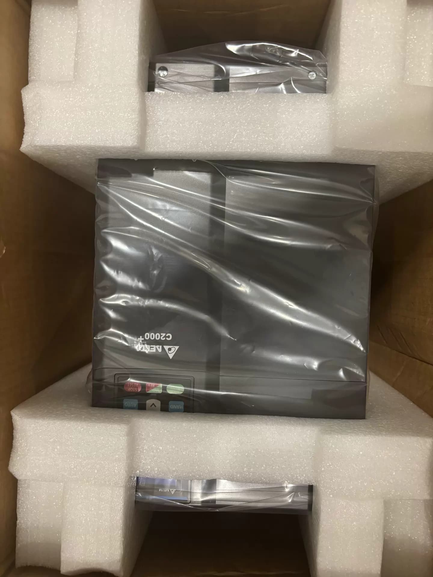 100% nuevo, original y genuino, servomotor Delta VFD220C43A-21, convertidores de frecuencia