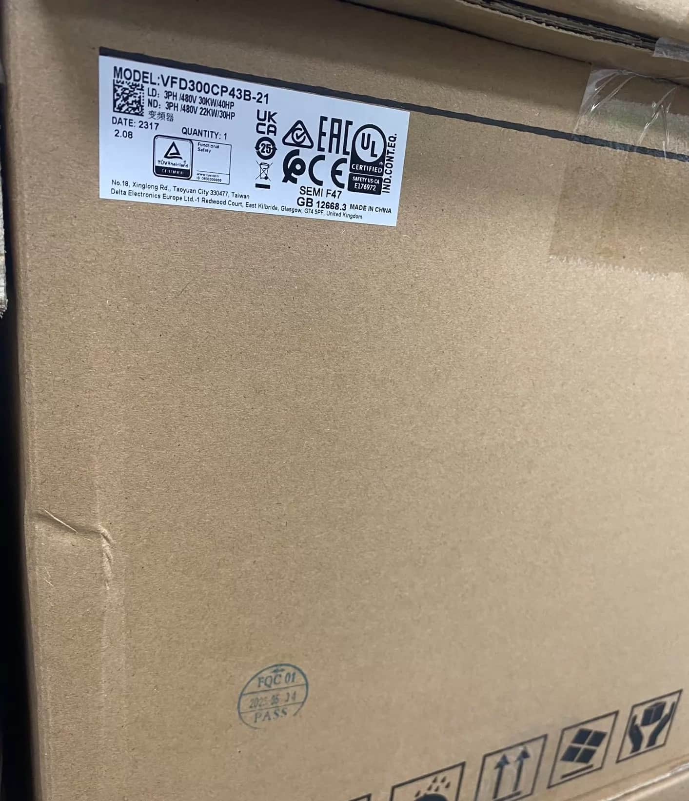 100% nuevo, original y genuino Delta VFD300CP43B-21 380V30KW Convertidores de frecuencia Servomotor