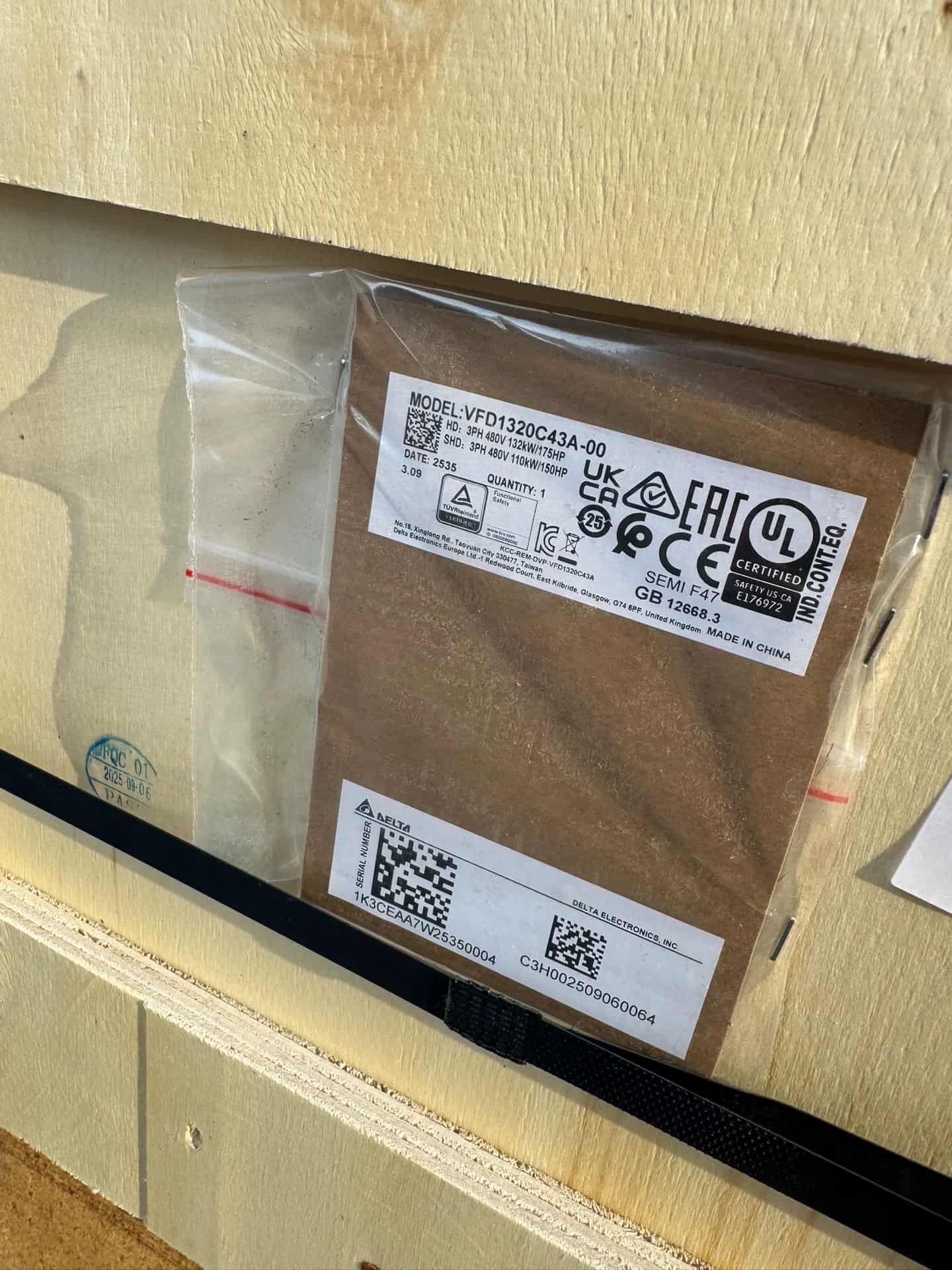 100% nuevo, original y genuino, servomotor Delta VVFD1320C43A-00, convertidores de frecuencia