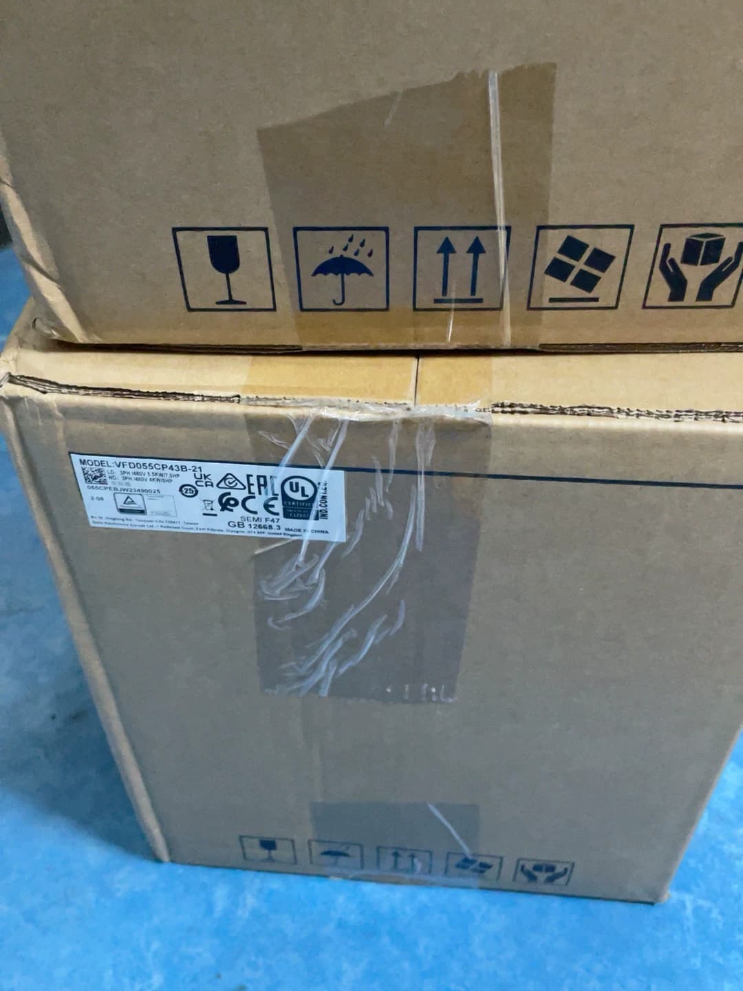 100% nuevo, original y genuino DeltaVFD055CP43B-21 380V 5.5KW Convertidores de frecuencia Servomotor