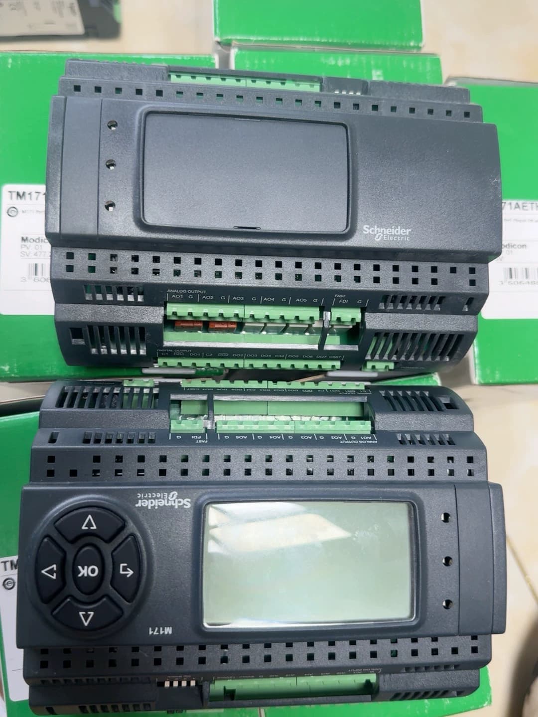 Convertidores de frecuencia, disyuntores, contactores y dispositivos de protección 100% nuevos, originales y genuinos Schneider TM171PDM27R
