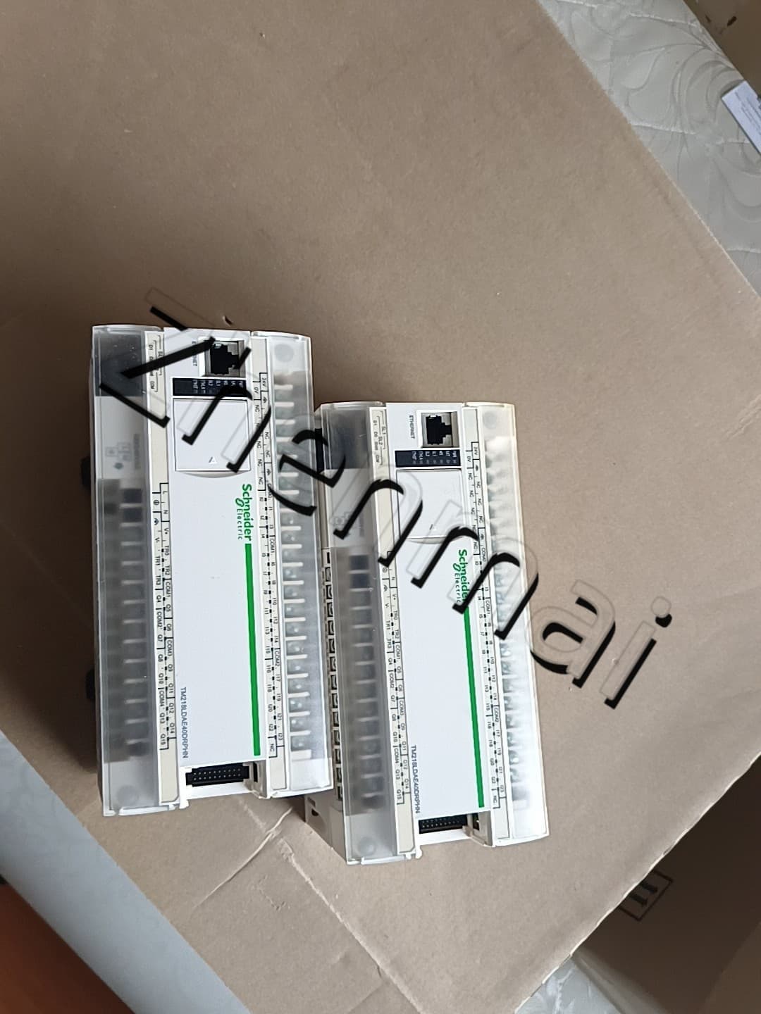 100% nuevo, original y genuino Schneider TM218LDA40DRPHN Convertidores de frecuencia, disyuntores, contactores, dispositivos de protección