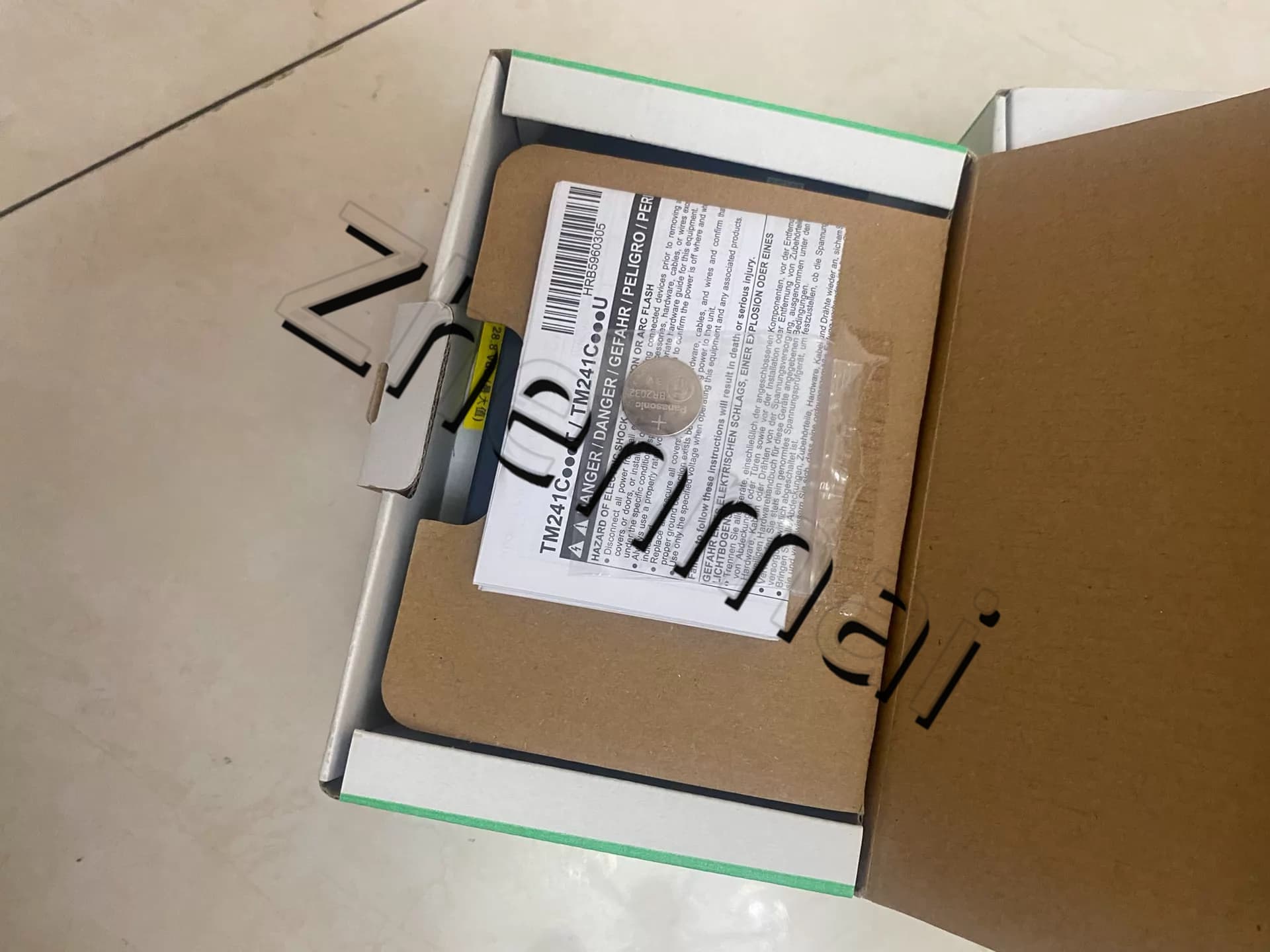 Convertidores de frecuencia, disyuntores, contactores y dispositivos de protección 100% nuevos, originales y genuinos Schneider TM241C24R