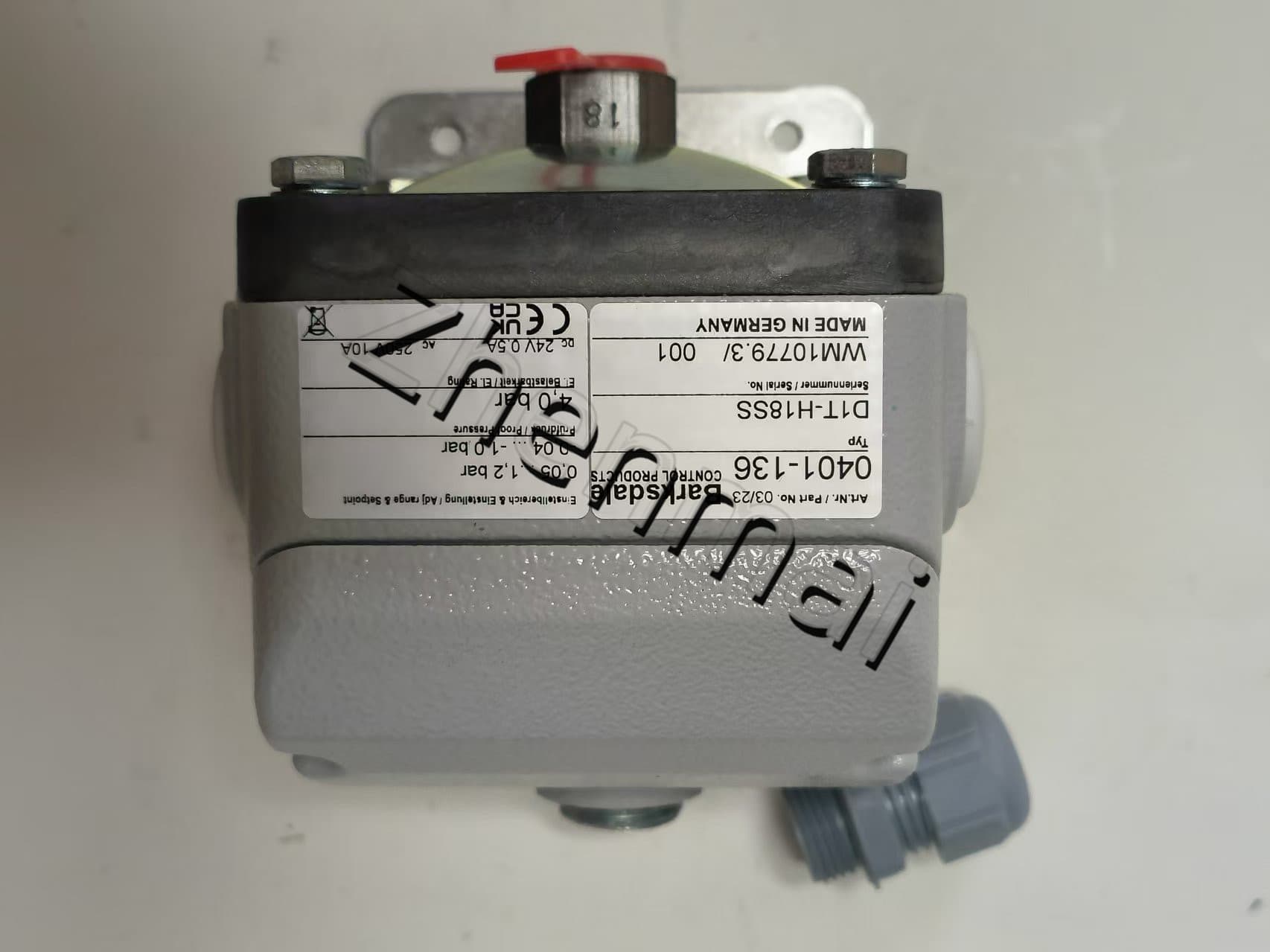 Nuevo Original Barksdale 0401-136 D1T-H18SS sensor de presión interruptor de nivel interruptor de flujo interruptor de presión envío rápido