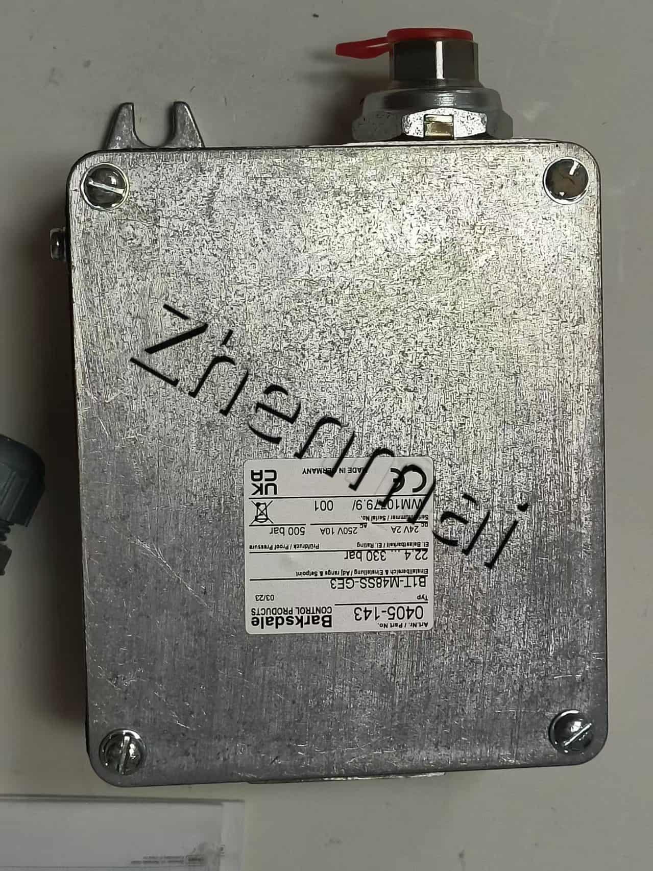 Nuevo Original Barksdale B1T-M48SS-GE3 0405-143 sensor de presión interruptor de nivel interruptor de flujo interruptor de presión envío rápido