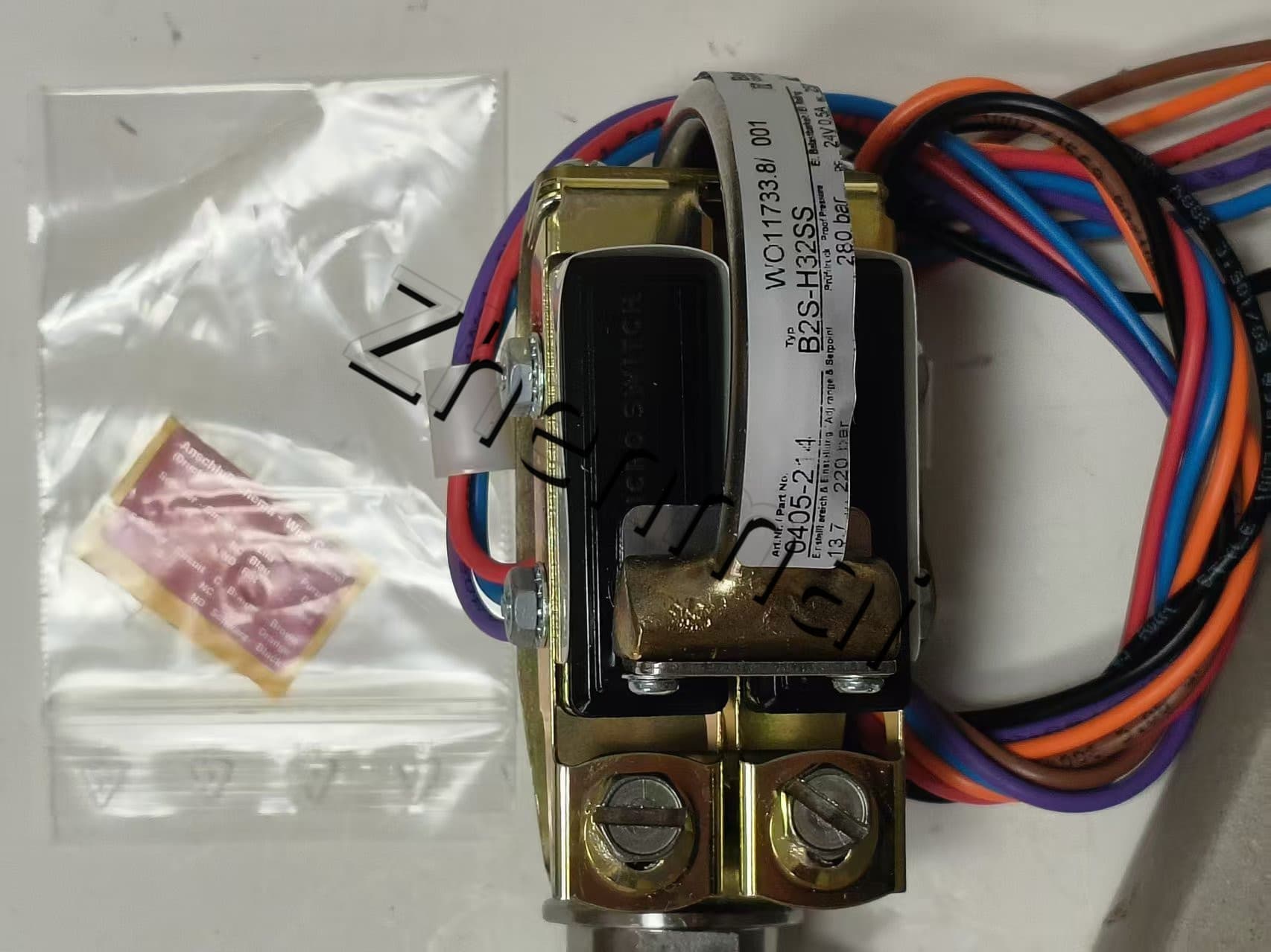 Nuevo y Original Barksdale B2S-H32SS sensor de presión interruptor de nivel interruptor de flujo interruptor de presión envío rápido