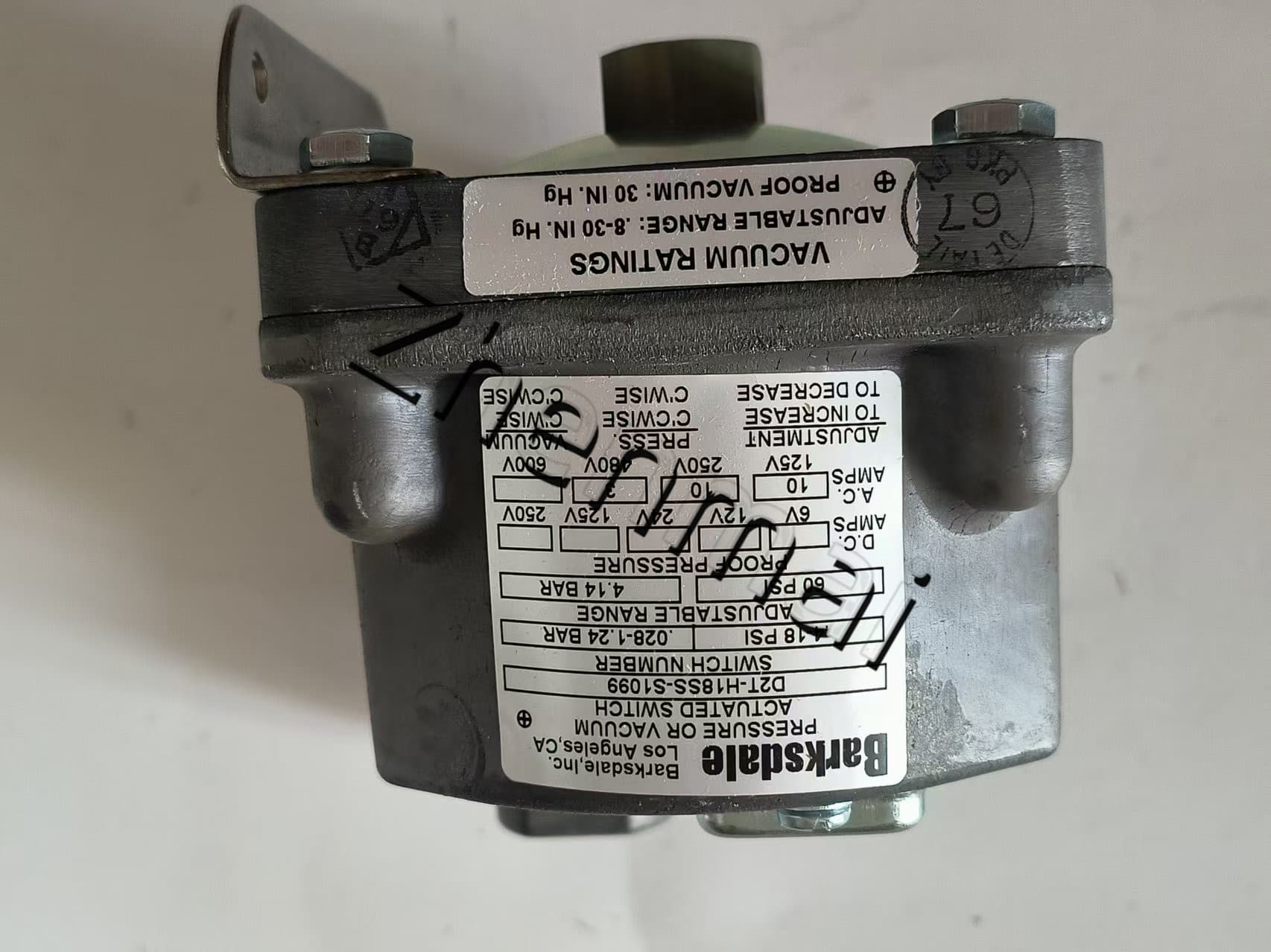 Nuevo y Original Barksdale D2T-H18SS-S1099 sensor de presión interruptor de nivel interruptor de flujo interruptor de presión envío rápido