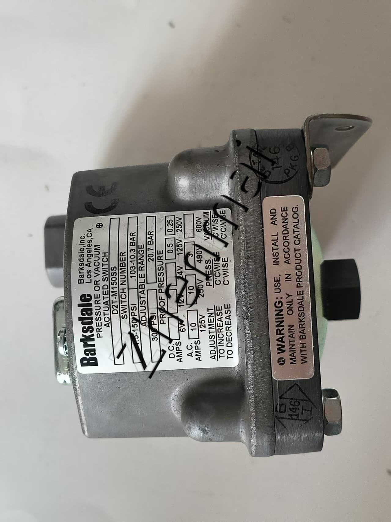 Nuevo y Original Barksdale D2T-M150SS sensor de presión interruptor de nivel interruptor de flujo interruptor de presión envío rápido