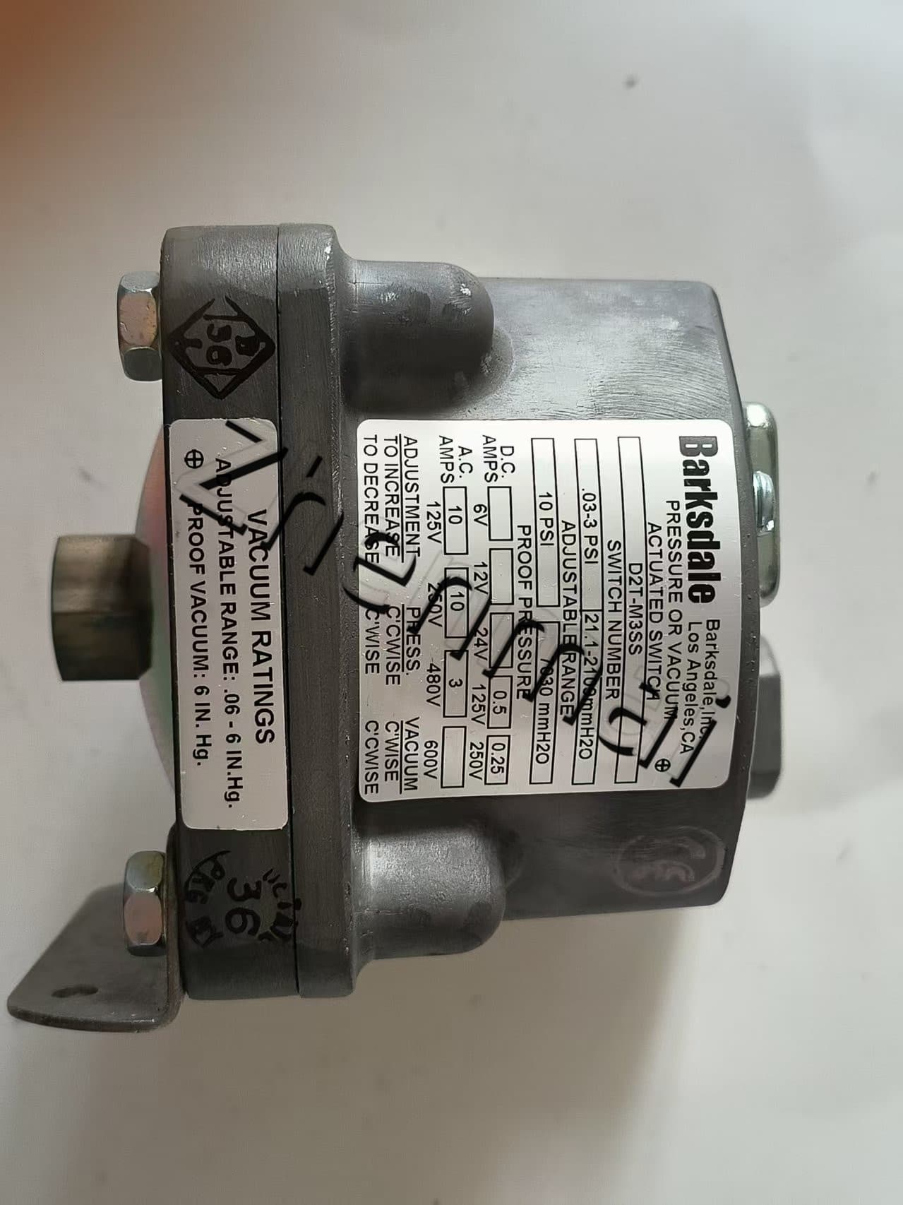 Nuevo Original Barksdale D2T-M3SS 0401-407 sensor de presión interruptor de nivel interruptor de flujo interruptor de presión envío rápido