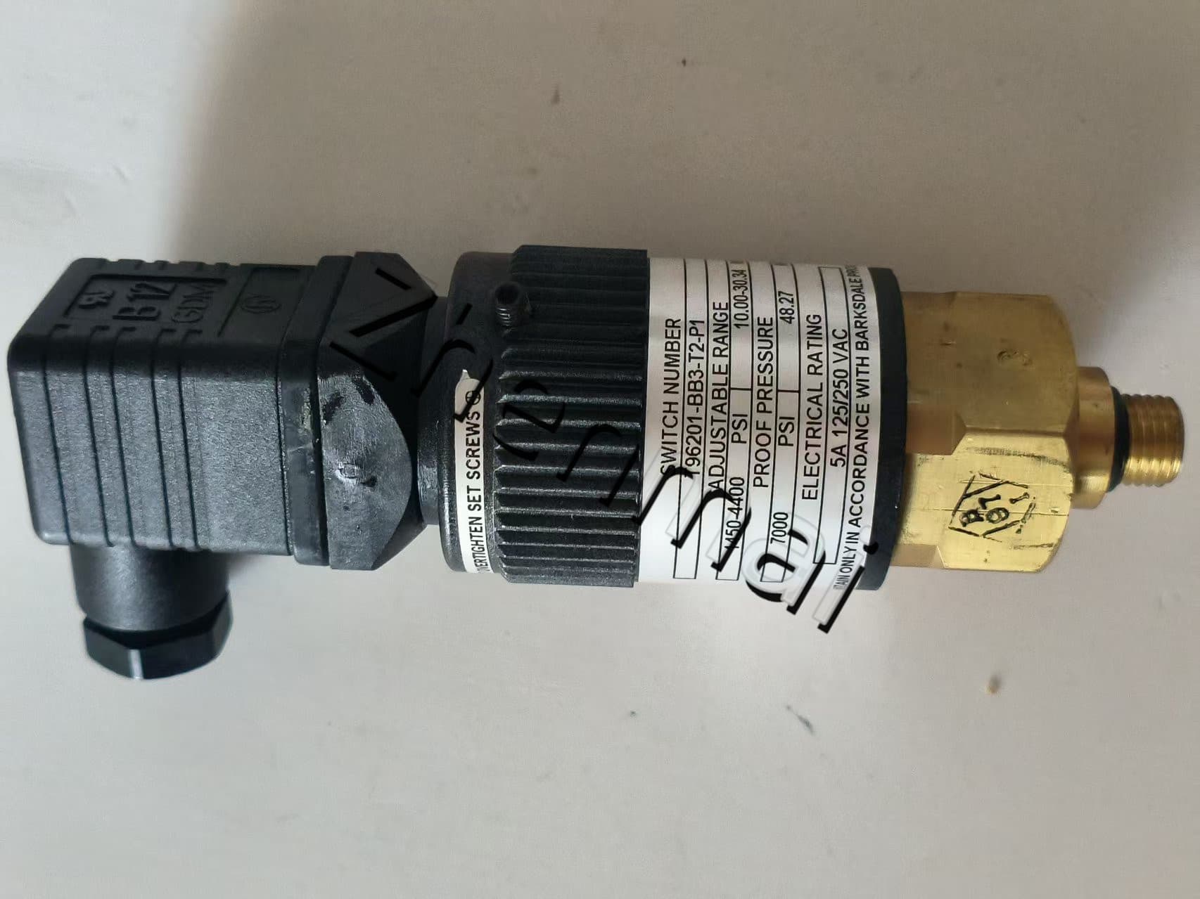 Nuevo Original Barksdale T96201-BB3-T2-P1 sensor de presión interruptor de nivel interruptor de flujo interruptor de presión envío rápido
