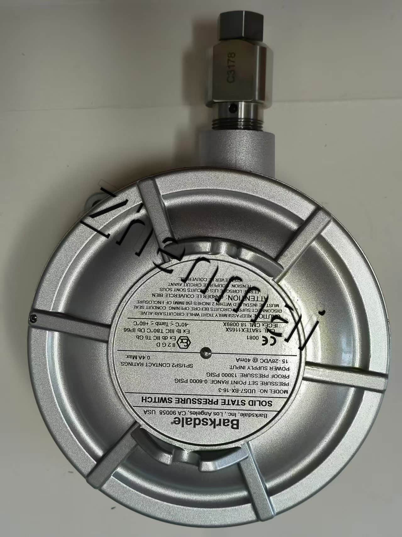 Nuevo Original Barksdale UDS7-BX-16-3 0427U002 sensor de presión interruptor de nivel interruptor de flujo interruptor de presión envío rápido