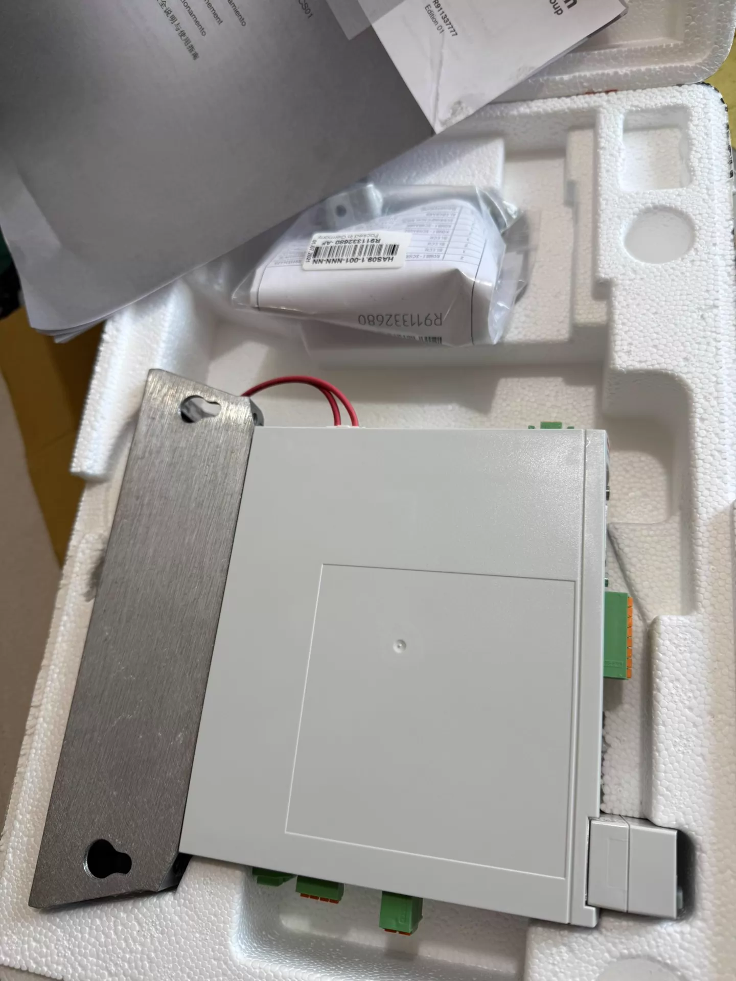 Nuevo servomotor Original Bosch Rexroth HCS01.1E-W0009-A-02-B-ET-EC-PB-NN-NN-FW servomotor envío rápido