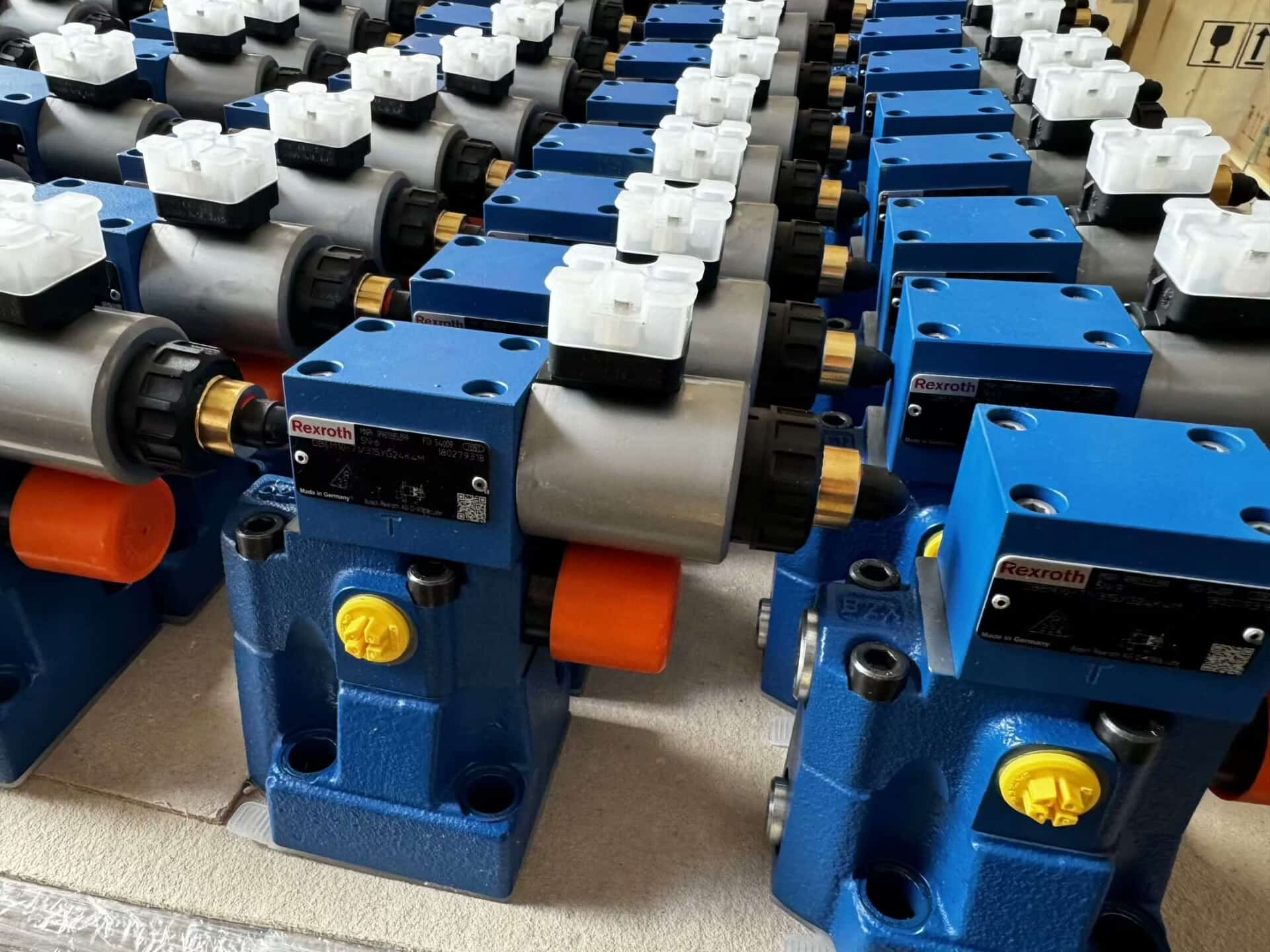 Nuevo Servoaccionamiento Original Bosch Rexroth válvula proporcional 4WRAE10W60-2X/G24K31/A1V servomotor envío rápido