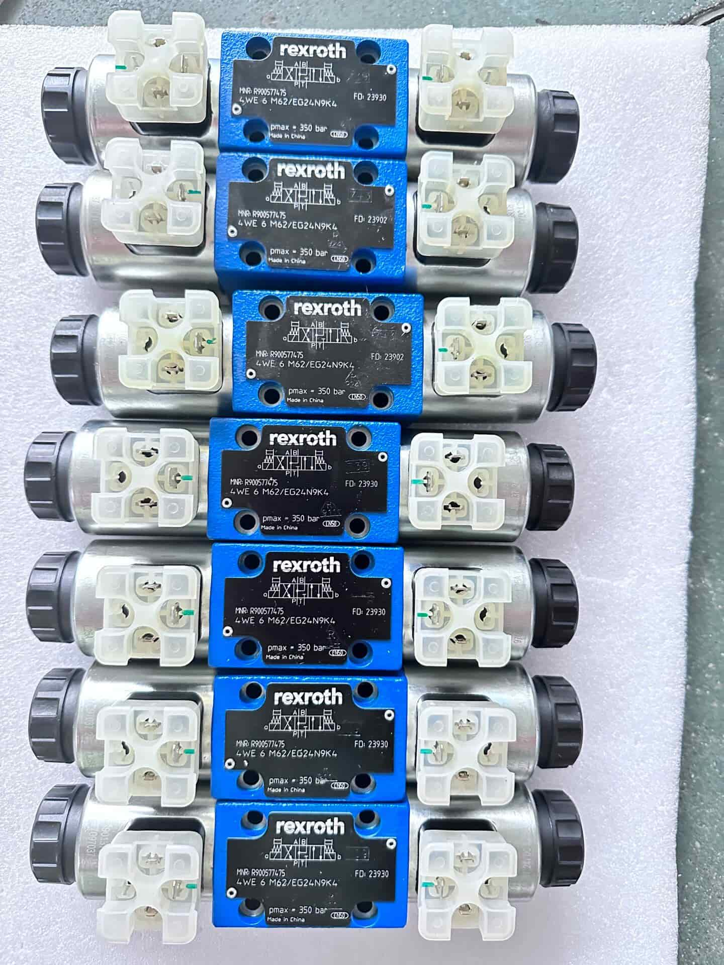 Servoaccionamiento Original Bosch Rexroth, válvula proporcional 4WRZE10W8-85-7X/6EG24N9ETK31/F1D3M, servomotor, envío rápido, nuevo
