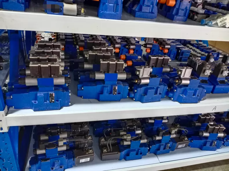 Nuevo servoaccionamiento Original Bosch Rexroth válvula proporcional DBEME10-7X/200YG24K31A1M servomotor envío rápido