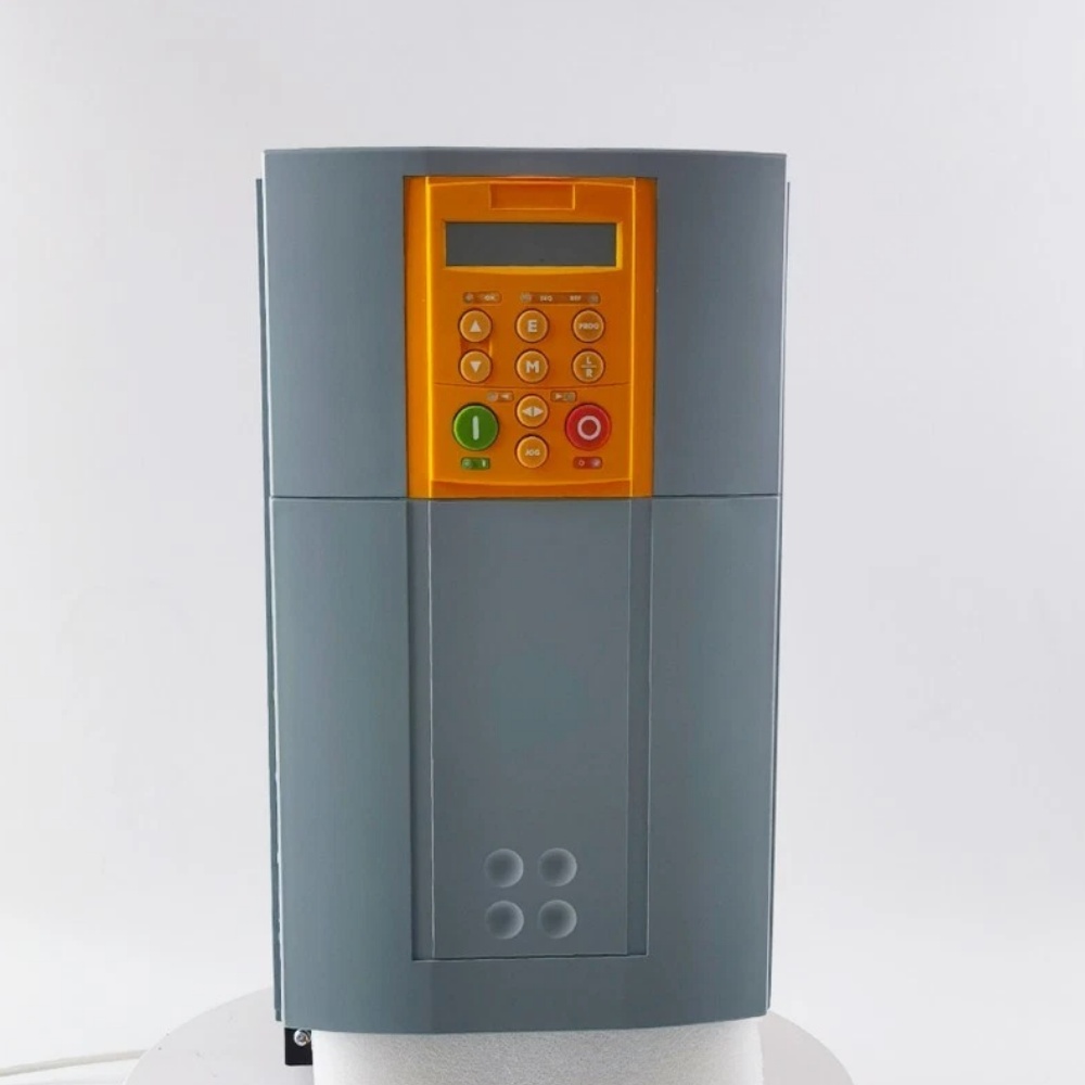 Nuevo y original Parker 590P-23311020-P00-U4V0 Servoaccionamientos de frecuencia variable servomotores controladores Envío rápido