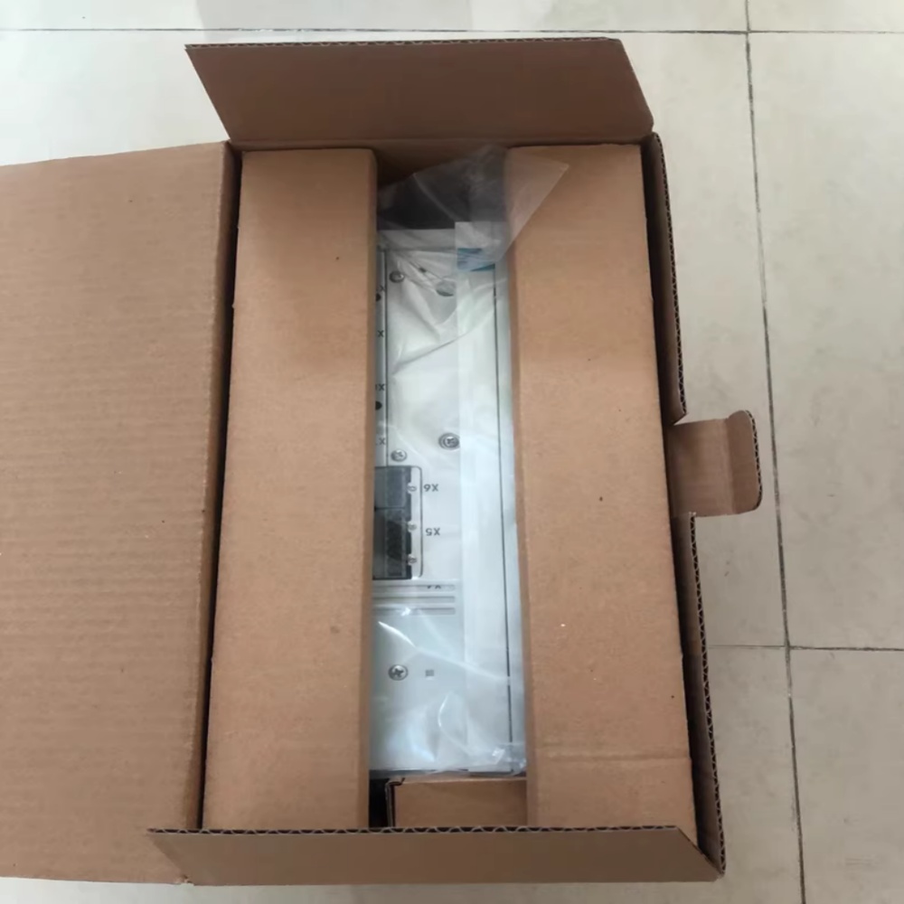 Nuevo y genuino módulo de E/S industrial Lenze E82ZAFAC010 FedEx DHL envío rápido