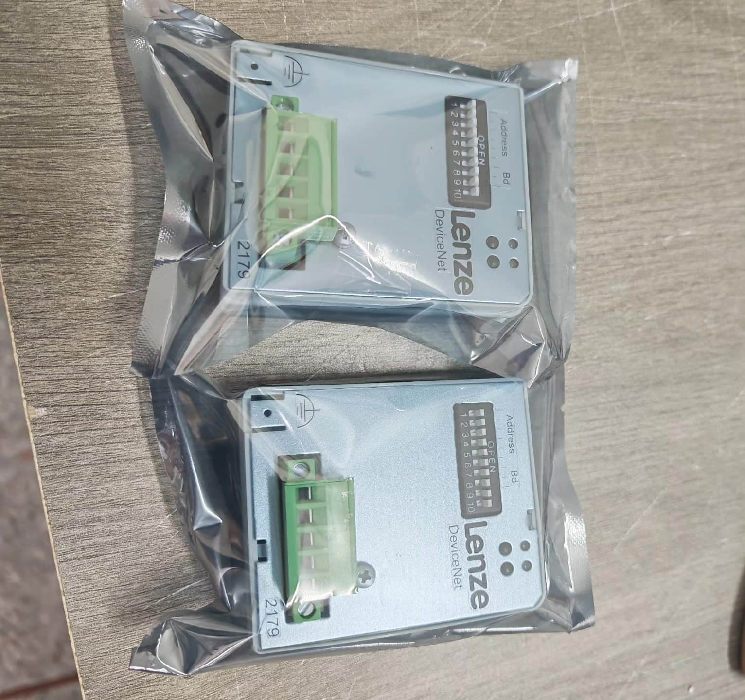 Nuevo y genuino módulo de E/S industrial Lenze EMF2177IB FedEx DHL envío rápido