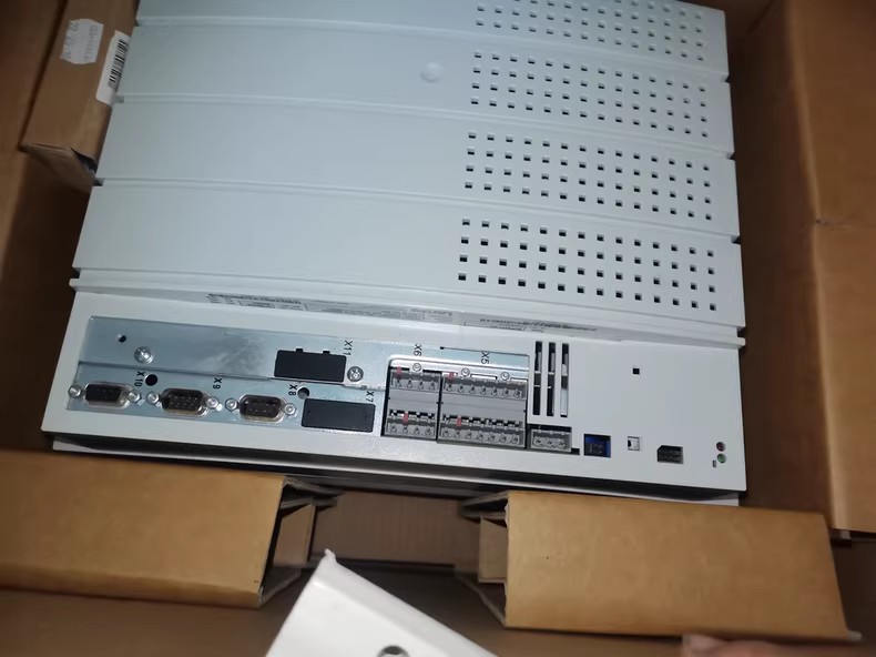 Nuevo y genuino módulo de E/S industrial Lenze I5DBE240F10V10000S FedEx DHL envío rápido